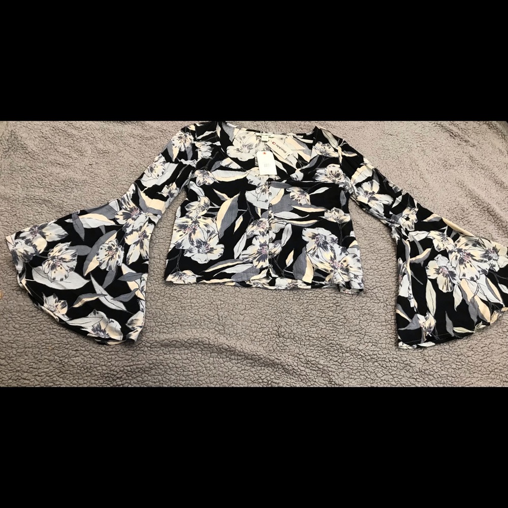 BILLABONG long bell sleeve LARGE